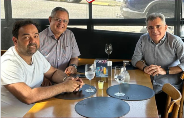 Encontro entre Arthur Bolinha Émerson Cabral e Marcelo Fook gera